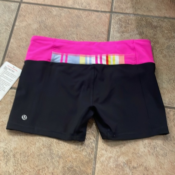 Lululemon Run Fast Track Shorts NWT - Picture 2 of 6